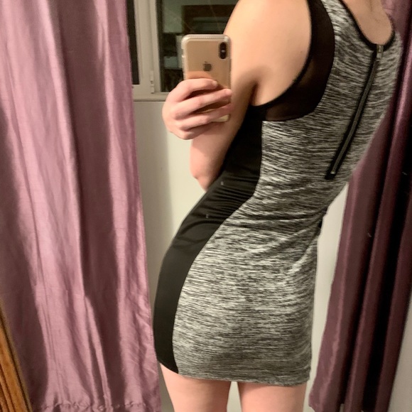 Irreplaceable mini Dress - Picture 3 of 4